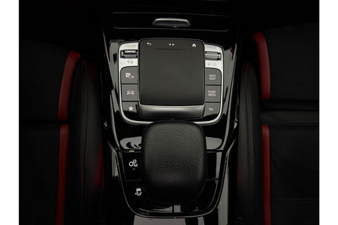Mercedes-Benz A-Klasse AMG 35 4MATIC | 306PK | Performance Seats | Pano | Burmester-Audio | Sfeerverl LED Virtual Camera Memory Carplay Clima Cruise 19"LMV Navi PDC