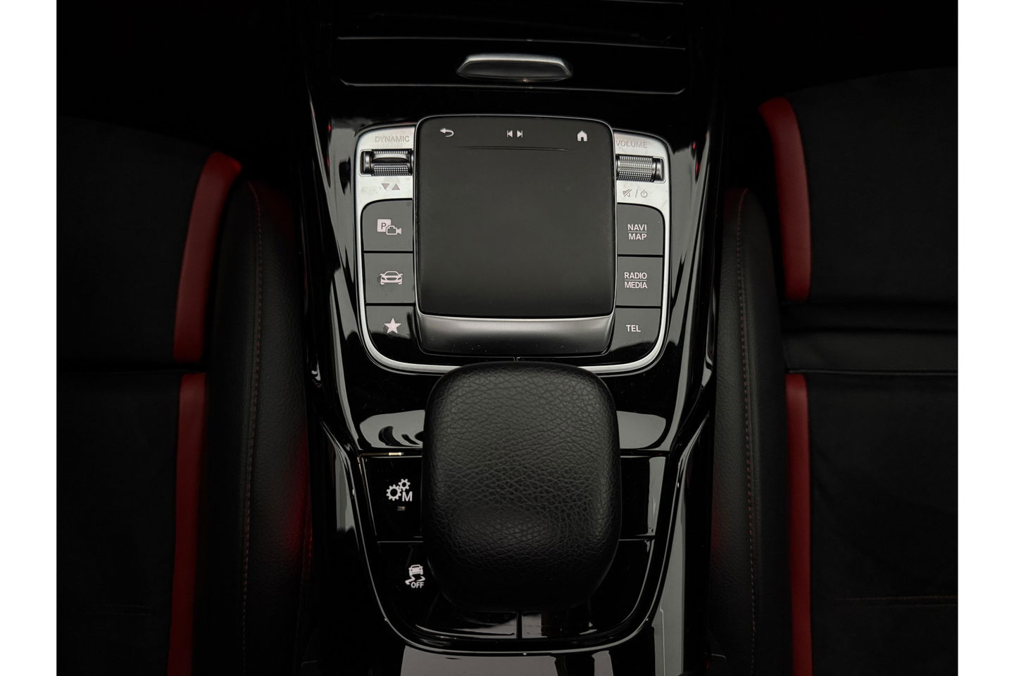 Mercedes-Benz A-Klasse AMG 35 4MATIC | 306PK | Performance Seats | Pano | Burmester-Audio | Sfeerverl LED Virtual Camera Memory Carplay Clima Cruise 19"LMV Navi PDC