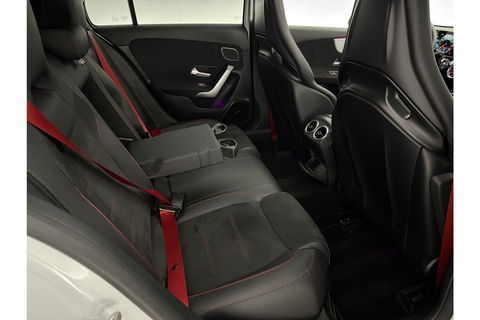 Mercedes-Benz A-Klasse AMG 35 4MATIC | 306PK | Performance Seats | Pano | Burmester-Audio | Sfeerverl LED Virtual Camera Memory Carplay Clima Cruise 19"LMV Navi PDC
