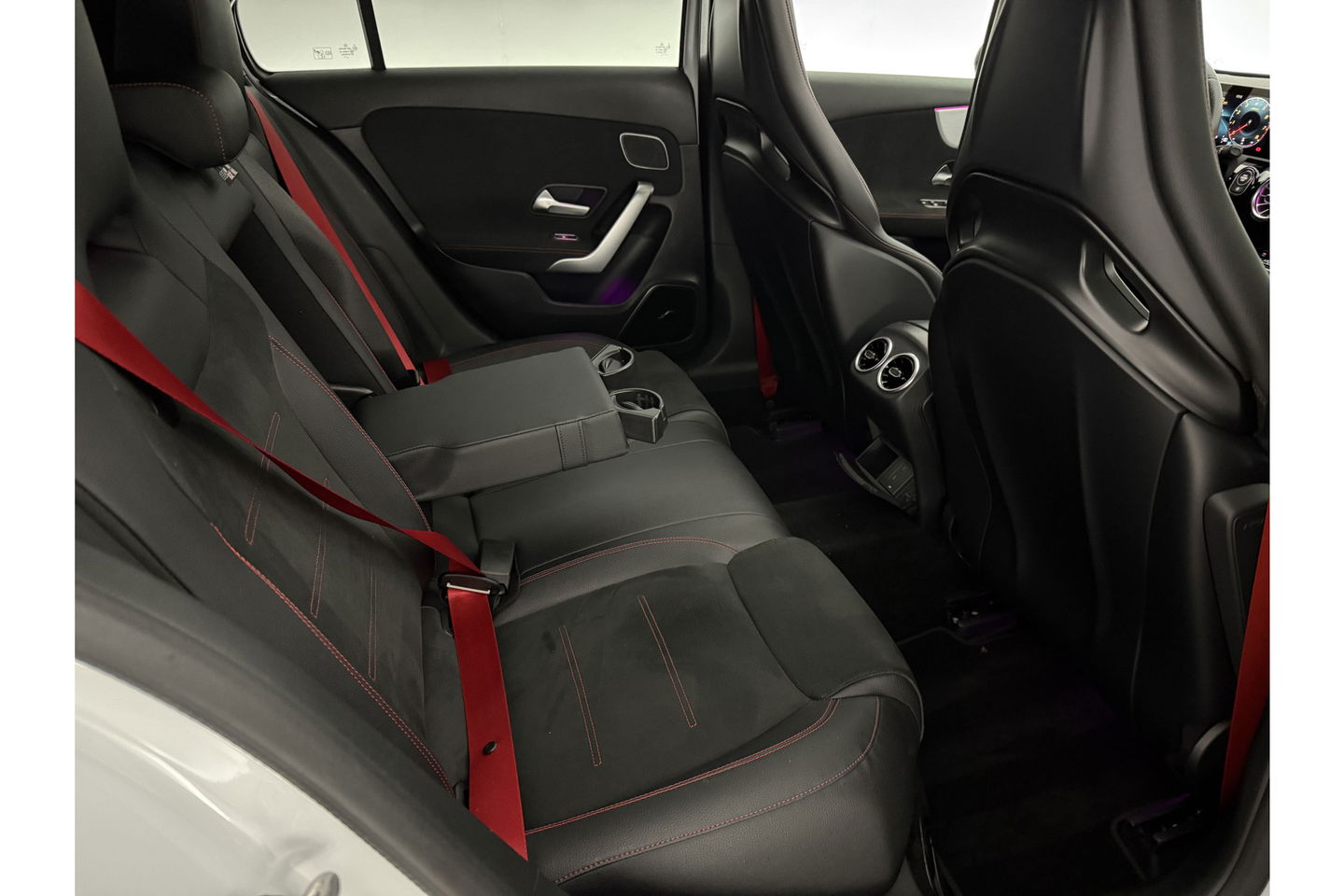 Mercedes-Benz A-Klasse AMG 35 4MATIC | 306PK | Performance Seats | Pano | Burmester-Audio | Sfeerverl LED Virtual Camera Memory Carplay Clima Cruise 19"LMV Navi PDC