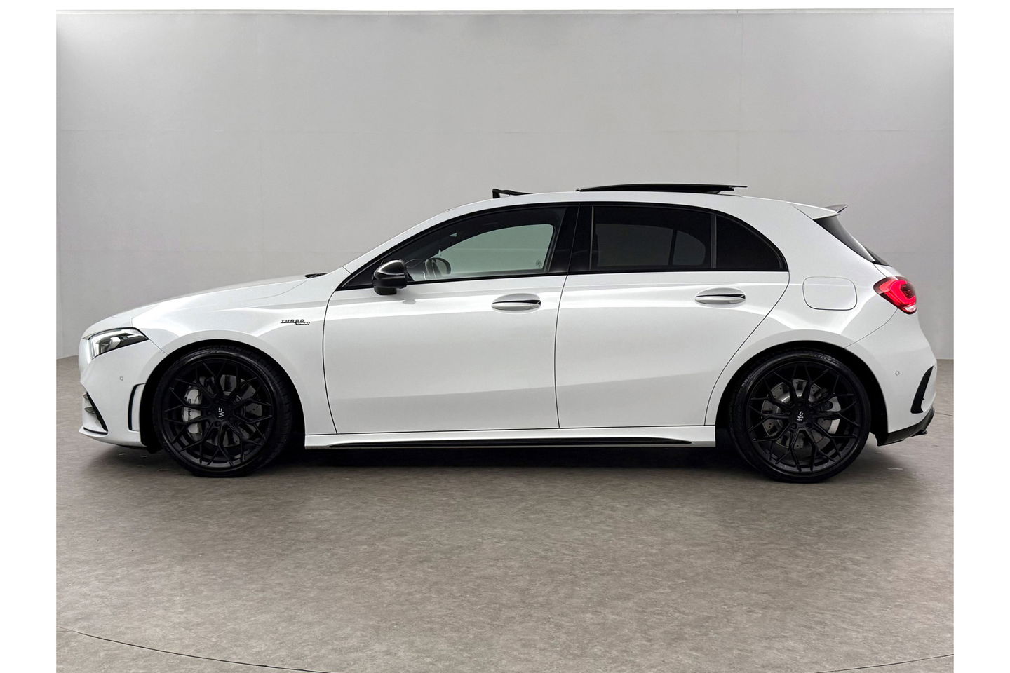 Mercedes-Benz A-Klasse AMG 35 4MATIC | 306PK | Performance Seats | Pano | Burmester-Audio | Sfeerverl LED Virtual Camera Memory Carplay Clima Cruise 19"LMV Navi PDC