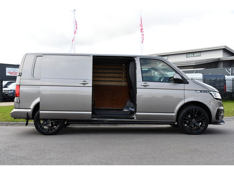 Volkswagen Transporter 2.0 TDI L2H1 Bulli Adaptieve Cruise, Virtual, Carplay, LED, Trekhaak, Leder, Stoelverwarming, 150PK Uniek!