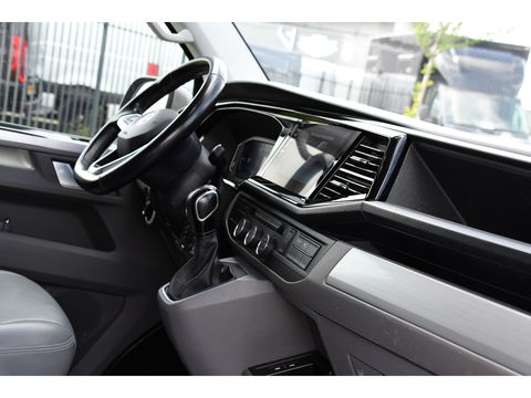 Volkswagen Transporter 2.0 TDI L2H1 Bulli Adaptieve Cruise, Virtual, Carplay, LED, Trekhaak, Leder, Stoelverwarming, 150PK Uniek!