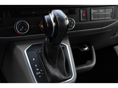 Volkswagen Transporter 2.0 TDI L2H1 Bulli Adaptieve Cruise, Virtual, Carplay, LED, Trekhaak, Leder, Stoelverwarming, 150PK Uniek!