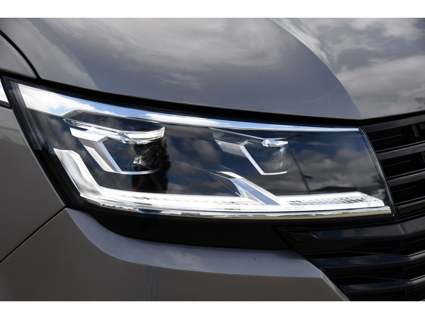 Volkswagen Transporter 2.0 TDI L2H1 Bulli Adaptieve Cruise, Virtual, Carplay, LED, Trekhaak, Leder, Stoelverwarming, 150PK Uniek!