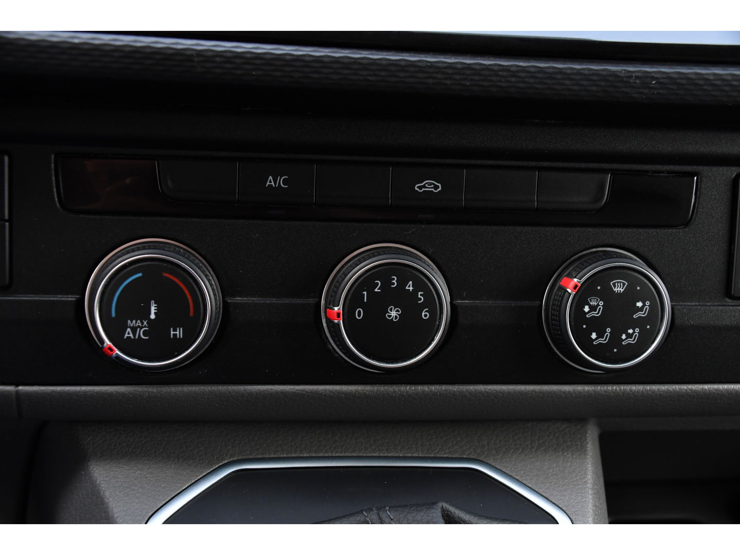 Volkswagen Transporter 2.0 TDI L2H1 Bulli Adaptieve Cruise, Virtual, Carplay, LED, Trekhaak, Leder, Stoelverwarming, 150PK Uniek!
