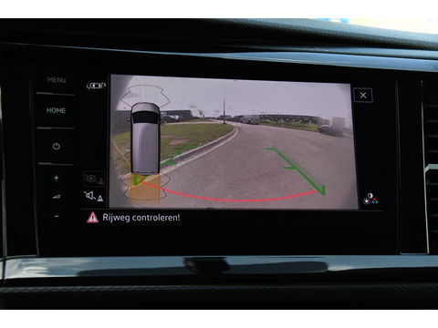 Volkswagen Transporter 2.0 TDI L2H1 Bulli Adaptieve Cruise, Virtual, Carplay, LED, Trekhaak, Leder, Stoelverwarming, 150PK Uniek!