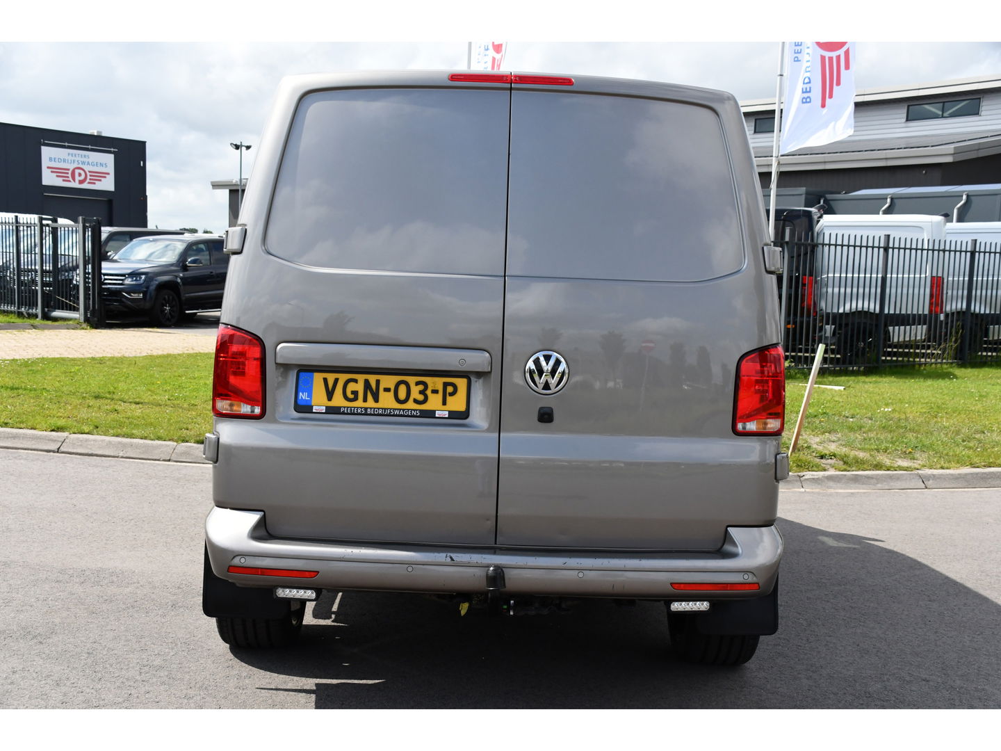 Volkswagen Transporter 2.0 TDI L2H1 Bulli Adaptieve Cruise, Virtual, Carplay, LED, Trekhaak, Leder, Stoelverwarming, 150PK Uniek!