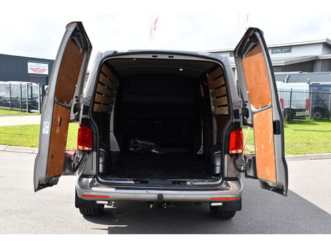 Volkswagen Transporter 2.0 TDI L2H1 Bulli Adaptieve Cruise, Virtual, Carplay, LED, Trekhaak, Leder, Stoelverwarming, 150PK Uniek!