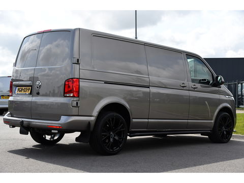 Volkswagen Transporter 2.0 TDI L2H1 Bulli Adaptieve Cruise, Virtual, Carplay, LED, Trekhaak, Leder, Stoelverwarming, 150PK Uniek!