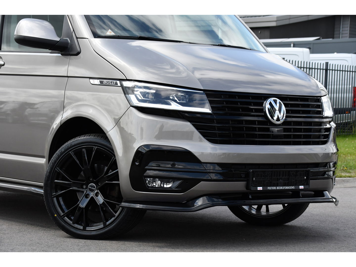 Volkswagen Transporter 2.0 TDI L2H1 Bulli Adaptieve Cruise, Virtual, Carplay, LED, Trekhaak, Leder, Stoelverwarming, 150PK Uniek!