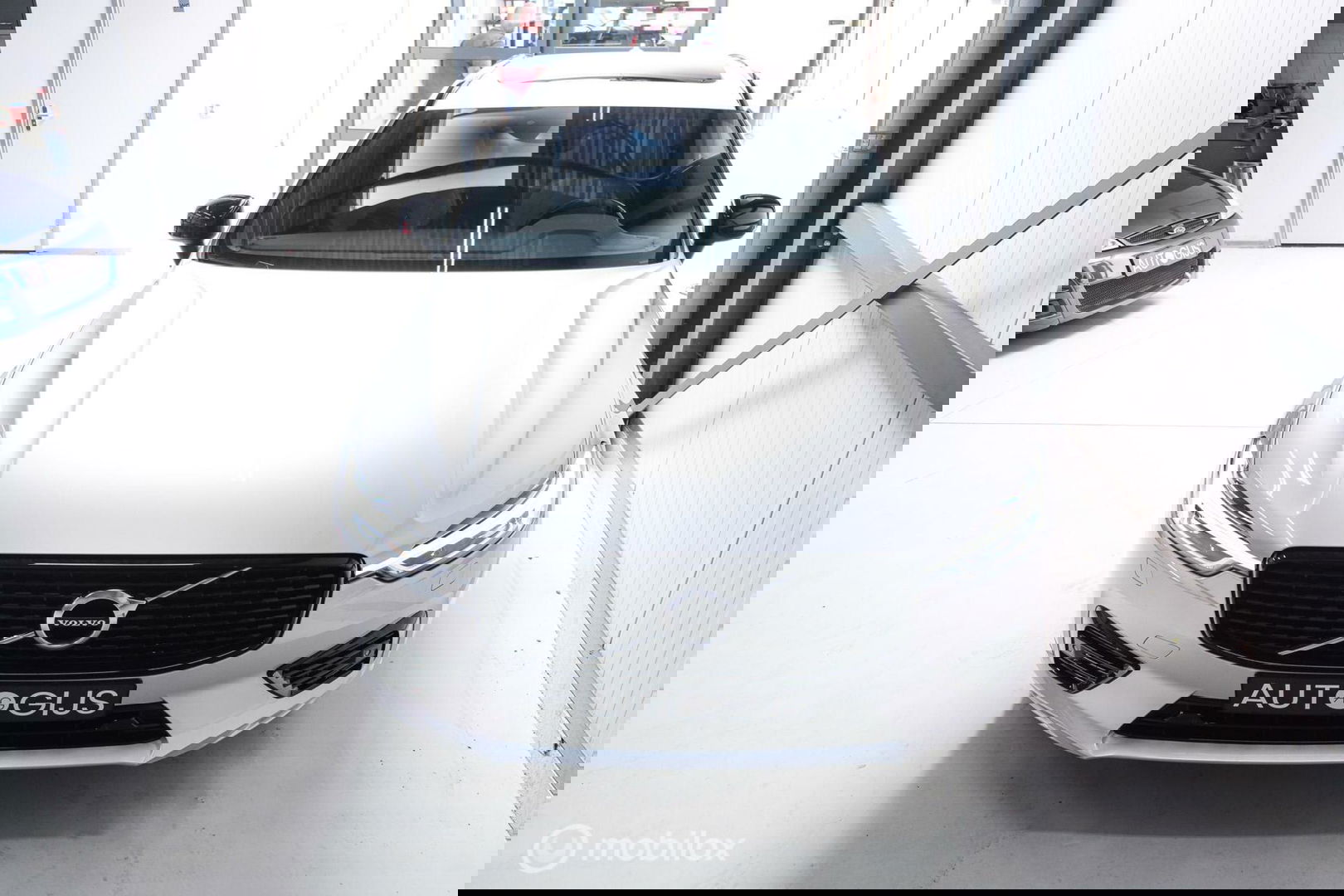 Volvo XC60 2.0 Recharge T8 AWD R-Design 390 pk | Trekhaak | Schuifdak | Dealer onderhouden | Camera | DAB | Stoel + stuurwiel verwarming |