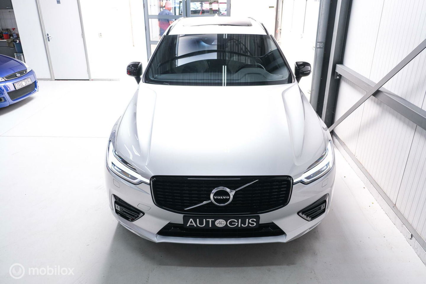 Volvo XC60 2.0 Recharge T8 AWD R-Design 390 pk | Trekhaak | Schuifdak | Dealer onderhouden | Camera | DAB | Stoel + stuurwiel verwarming |