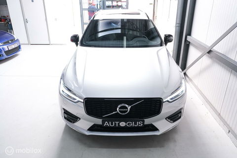 Volvo XC60 2.0 Recharge T8 AWD R-Design 390 pk | Trekhaak | Schuifdak | Dealer onderhouden | Camera | DAB | Stoel + stuurwiel verwarming |