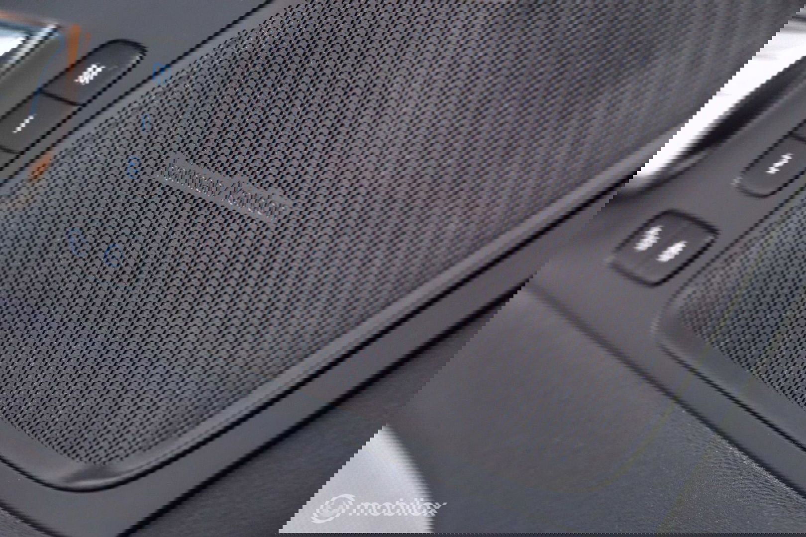 Volvo XC60 2.0 Recharge T8 AWD R-Design 390 pk | Trekhaak | Schuifdak | Dealer onderhouden | Camera | DAB | Stoel + stuurwiel verwarming |