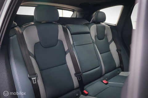 Volvo XC60 2.0 Recharge T8 AWD R-Design 390 pk | Trekhaak | Schuifdak | Dealer onderhouden | Camera | DAB | Stoel + stuurwiel verwarming |