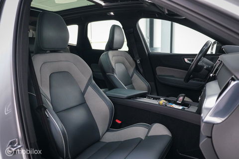 Volvo XC60 2.0 Recharge T8 AWD R-Design 390 pk | Trekhaak | Schuifdak | Dealer onderhouden | Camera | DAB | Stoel + stuurwiel verwarming |