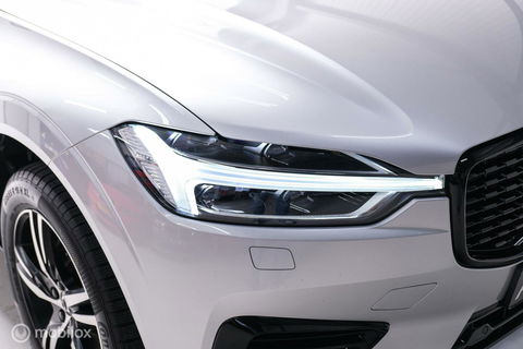 Volvo XC60 2.0 Recharge T8 AWD R-Design 390 pk | Trekhaak | Schuifdak | Dealer onderhouden | Camera | DAB | Stoel + stuurwiel verwarming |