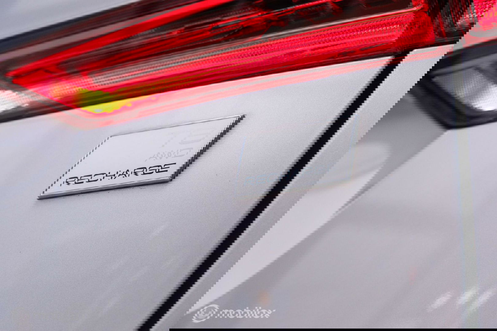 Volvo XC60 2.0 Recharge T8 AWD R-Design 390 pk | Trekhaak | Schuifdak | Dealer onderhouden | Camera | DAB | Stoel + stuurwiel verwarming |