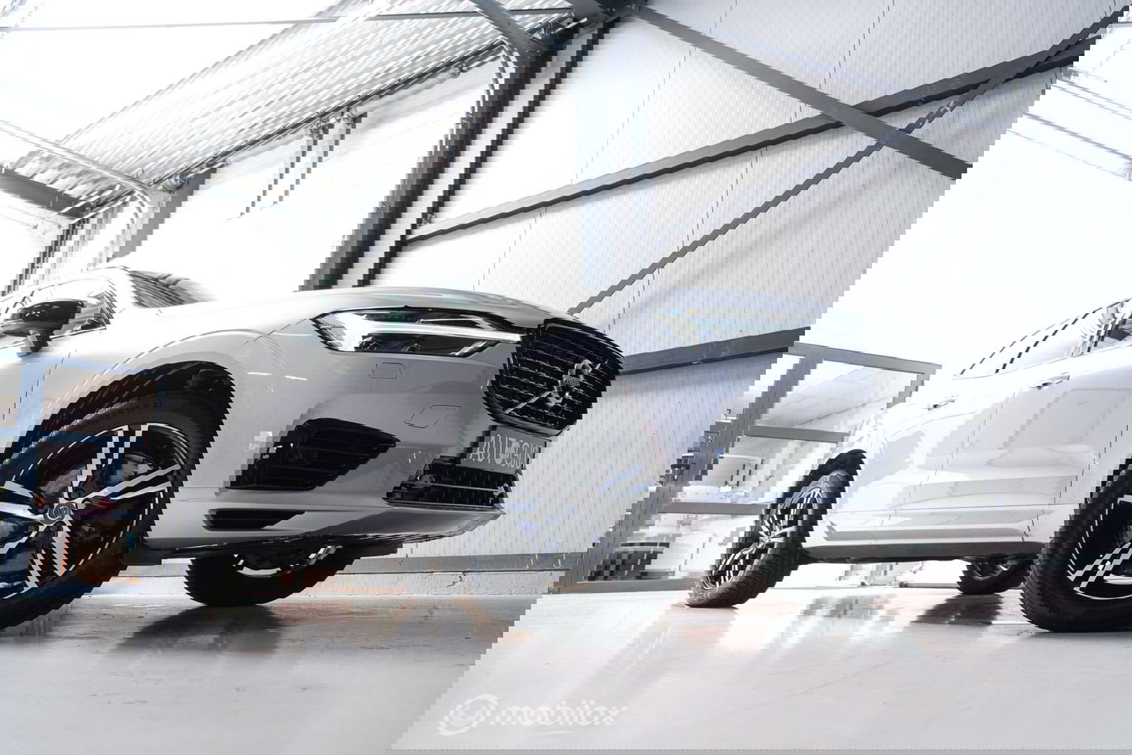 Volvo XC60 2.0 Recharge T8 AWD R-Design 390 pk | Trekhaak | Schuifdak | Dealer onderhouden | Camera | DAB | Stoel + stuurwiel verwarming |