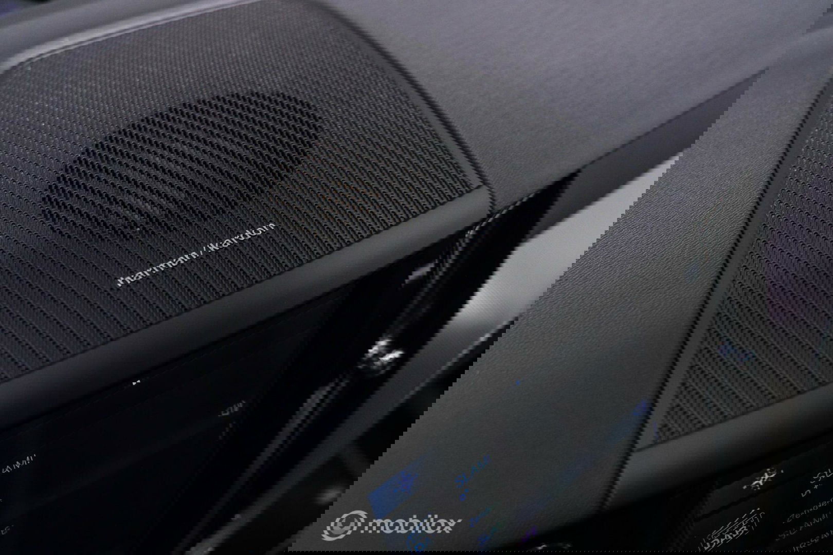 Volvo XC60 2.0 Recharge T8 AWD R-Design 390 pk | Trekhaak | Schuifdak | Dealer onderhouden | Camera | DAB | Stoel + stuurwiel verwarming |