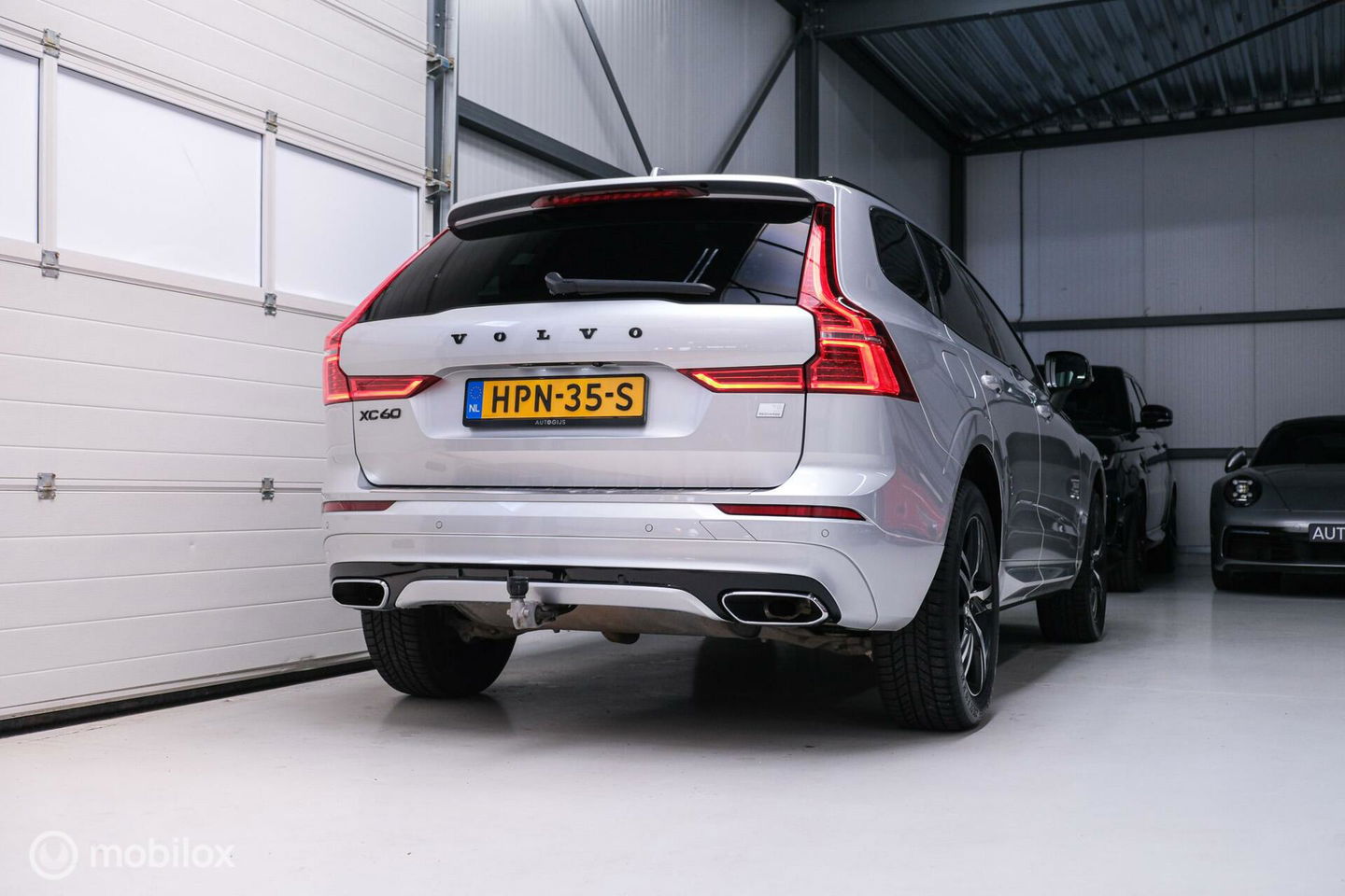 Volvo XC60 2.0 Recharge T8 AWD R-Design 390 pk | Trekhaak | Schuifdak | Dealer onderhouden | Camera | DAB | Stoel + stuurwiel verwarming |