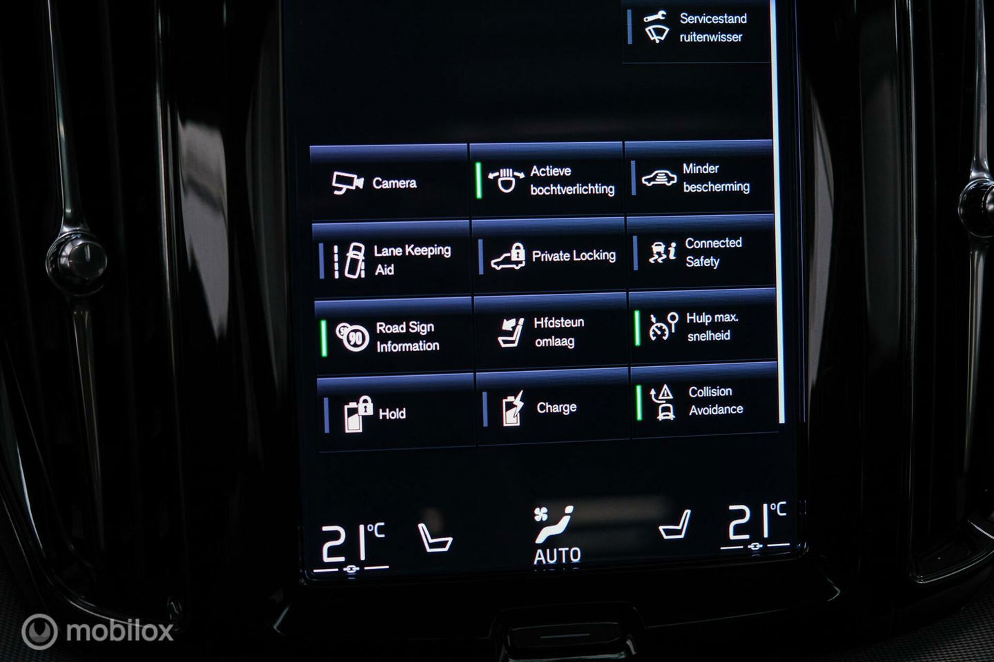 Volvo XC60 2.0 Recharge T8 AWD R-Design 390 pk | Trekhaak | Schuifdak | Dealer onderhouden | Camera | DAB | Stoel + stuurwiel verwarming |