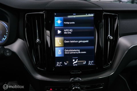 Volvo XC60 2.0 Recharge T8 AWD R-Design 390 pk | Trekhaak | Schuifdak | Dealer onderhouden | Camera | DAB | Stoel + stuurwiel verwarming |