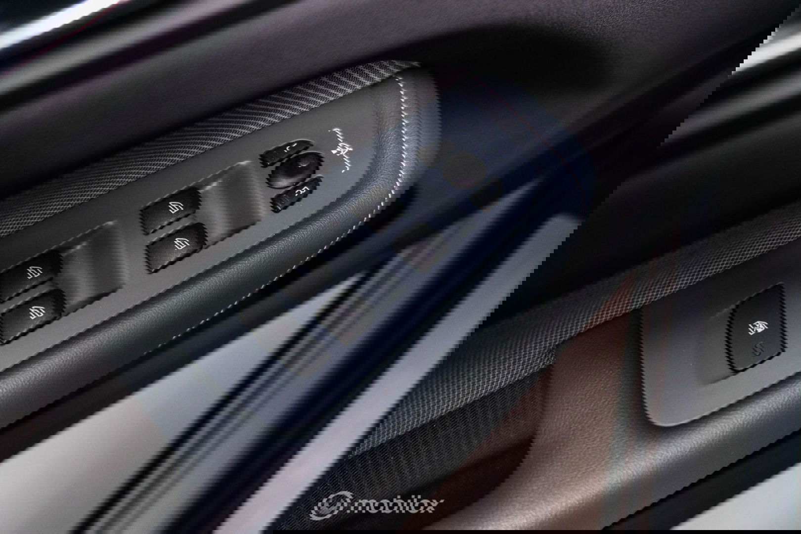 Volvo XC60 2.0 Recharge T8 AWD R-Design 390 pk | Trekhaak | Schuifdak | Dealer onderhouden | Camera | DAB | Stoel + stuurwiel verwarming |