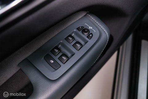 Volvo XC60 2.0 Recharge T8 AWD R-Design 390 pk | Trekhaak | Schuifdak | Dealer onderhouden | Camera | DAB | Stoel + stuurwiel verwarming |