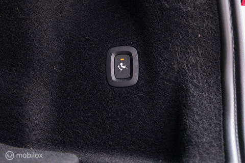 Volvo XC60 2.0 Recharge T8 AWD R-Design 390 pk | Trekhaak | Schuifdak | Dealer onderhouden | Camera | DAB | Stoel + stuurwiel verwarming |