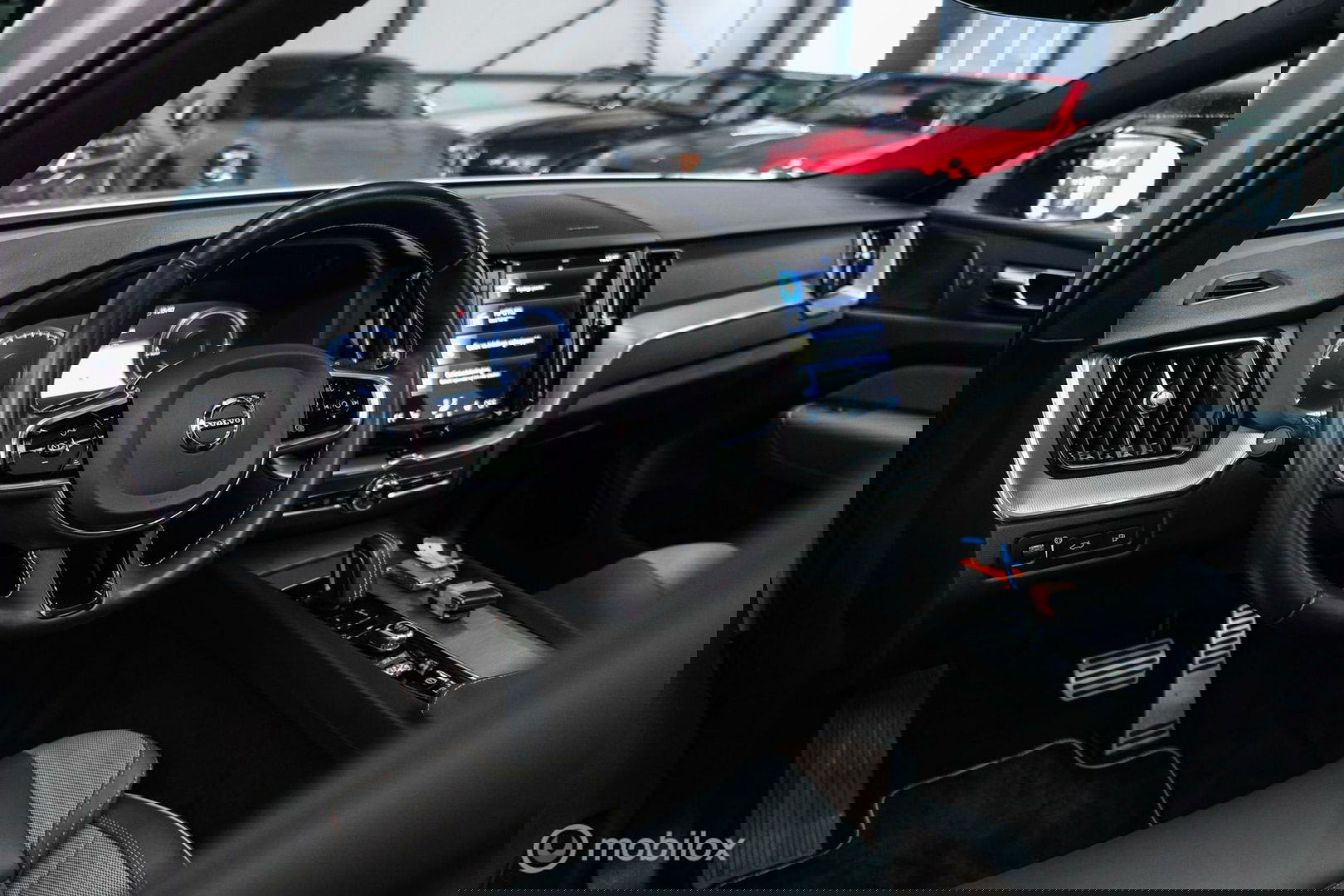 Volvo XC60 2.0 Recharge T8 AWD R-Design 390 pk | Trekhaak | Schuifdak | Dealer onderhouden | Camera | DAB | Stoel + stuurwiel verwarming |