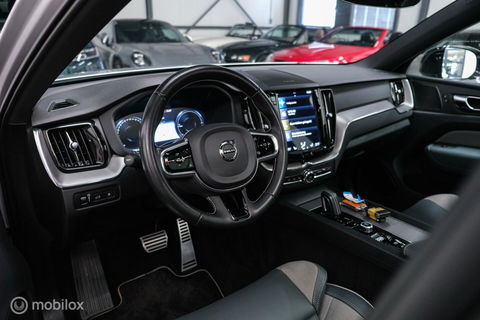 Volvo XC60 2.0 Recharge T8 AWD R-Design 390 pk | Trekhaak | Schuifdak | Dealer onderhouden | Camera | DAB | Stoel + stuurwiel verwarming |