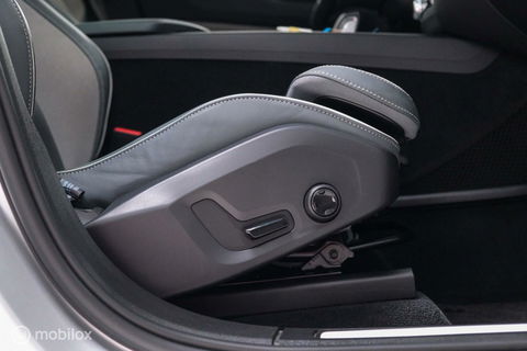 Volvo XC60 2.0 Recharge T8 AWD R-Design 390 pk | Trekhaak | Schuifdak | Dealer onderhouden | Camera | DAB | Stoel + stuurwiel verwarming |