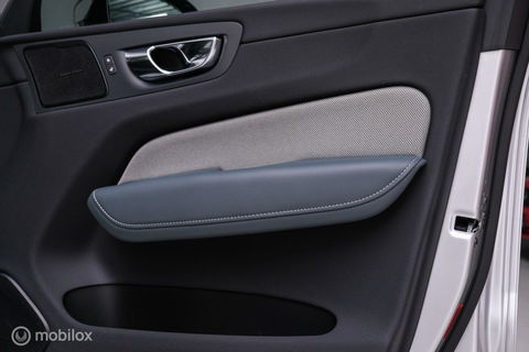 Volvo XC60 2.0 Recharge T8 AWD R-Design 390 pk | Trekhaak | Schuifdak | Dealer onderhouden | Camera | DAB | Stoel + stuurwiel verwarming |