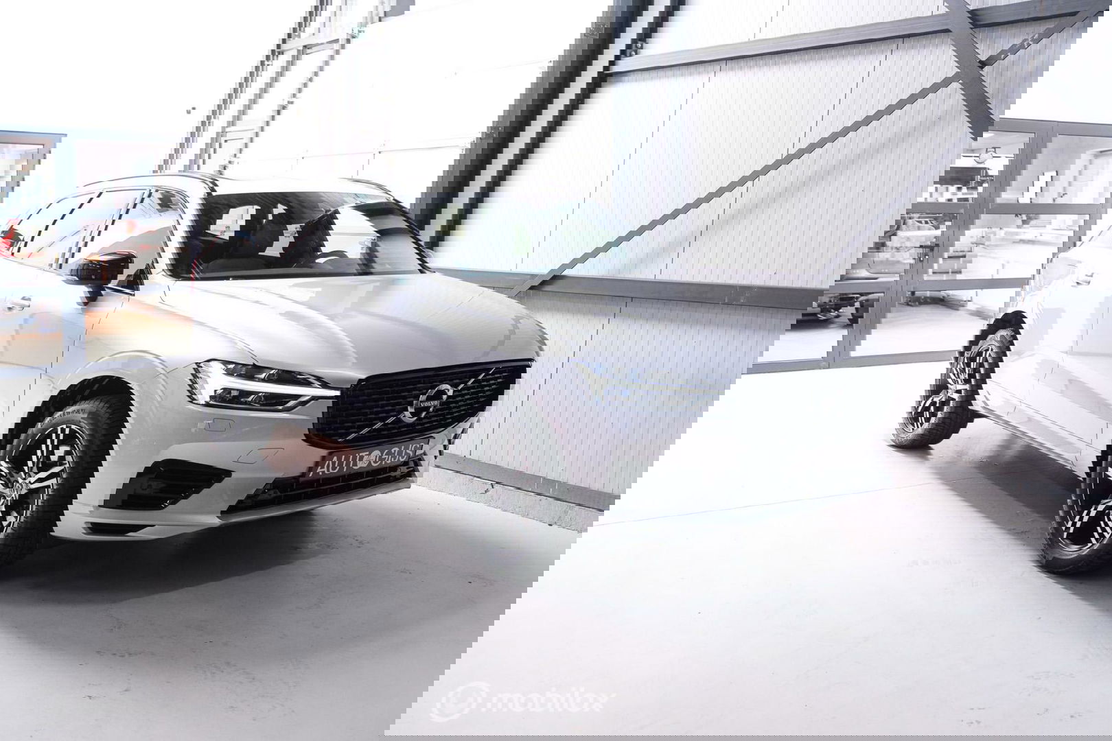 Volvo XC60 2.0 Recharge T8 AWD R-Design 390 pk | Trekhaak | Schuifdak | Dealer onderhouden | Camera | DAB | Stoel + stuurwiel verwarming |