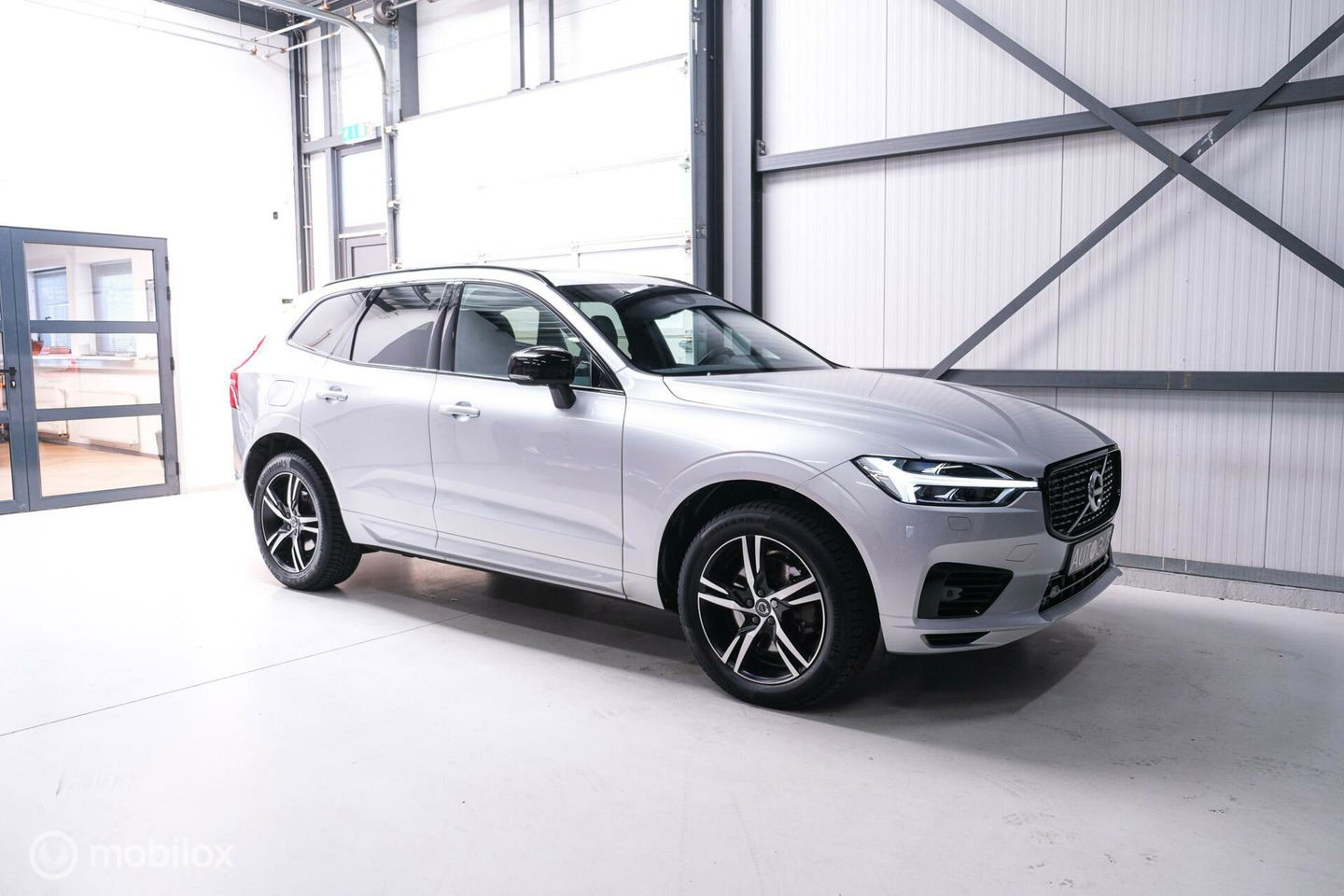 Volvo XC60 2.0 Recharge T8 AWD R-Design 390 pk | Trekhaak | Schuifdak | Dealer onderhouden | Camera | DAB | Stoel + stuurwiel verwarming |