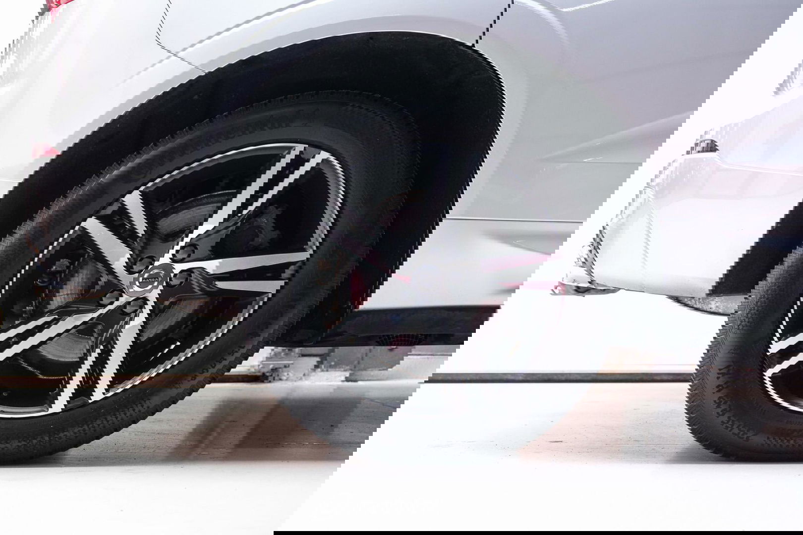 Volvo XC60 2.0 Recharge T8 AWD R-Design 390 pk | Trekhaak | Schuifdak | Dealer onderhouden | Camera | DAB | Stoel + stuurwiel verwarming |