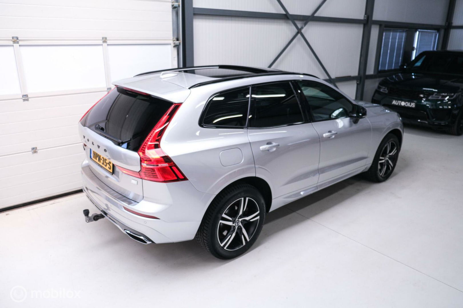 Volvo XC60 2.0 Recharge T8 AWD R-Design 390 pk | Trekhaak | Schuifdak | Dealer onderhouden | Camera | DAB | Stoel + stuurwiel verwarming |
