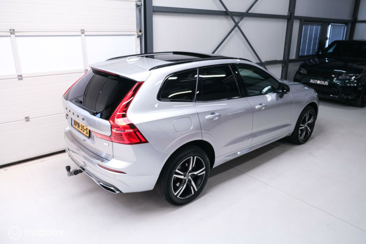 Volvo XC60 2.0 Recharge T8 AWD R-Design 390 pk | Trekhaak | Schuifdak | Dealer onderhouden | Camera | DAB | Stoel + stuurwiel verwarming |