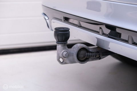 Volvo XC60 2.0 Recharge T8 AWD R-Design 390 pk | Trekhaak | Schuifdak | Dealer onderhouden | Camera | DAB | Stoel + stuurwiel verwarming |