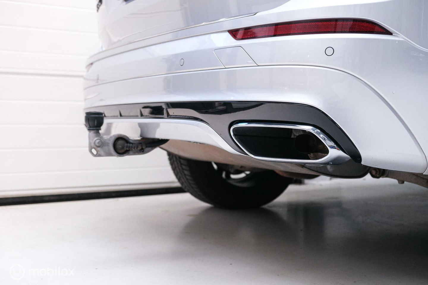 Volvo XC60 2.0 Recharge T8 AWD R-Design 390 pk | Trekhaak | Schuifdak | Dealer onderhouden | Camera | DAB | Stoel + stuurwiel verwarming |