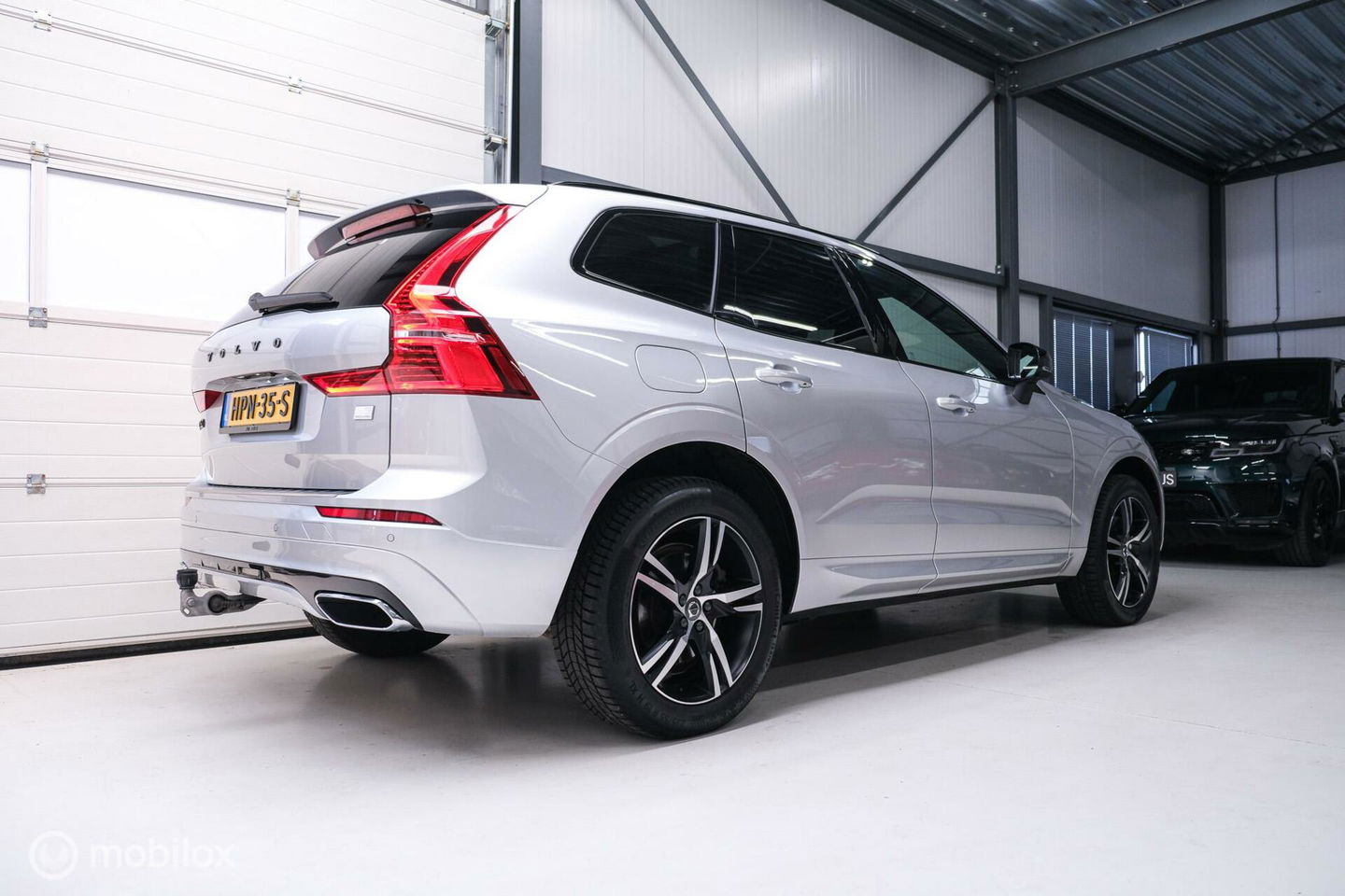 Volvo XC60 2.0 Recharge T8 AWD R-Design 390 pk | Trekhaak | Schuifdak | Dealer onderhouden | Camera | DAB | Stoel + stuurwiel verwarming |