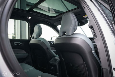 Volvo XC60 2.0 Recharge T8 AWD R-Design 390 pk | Trekhaak | Schuifdak | Dealer onderhouden | Camera | DAB | Stoel + stuurwiel verwarming |