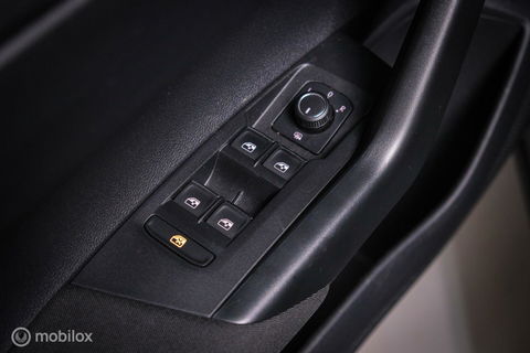 Volkswagen Polo 1.0 TSI Comfortline | Adaptive | NAP NL auto | DAB | All season | Limestone | LED | Navigatie |