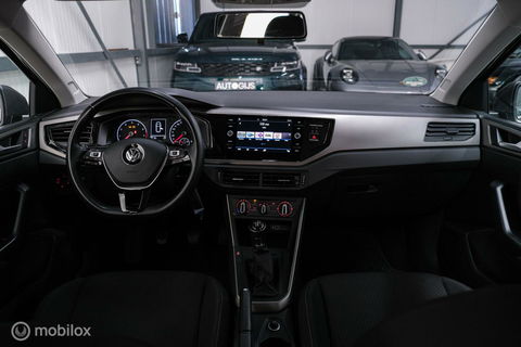 Volkswagen Polo 1.0 TSI Comfortline | Adaptive | NAP NL auto | DAB | All season | Limestone | LED | Navigatie |