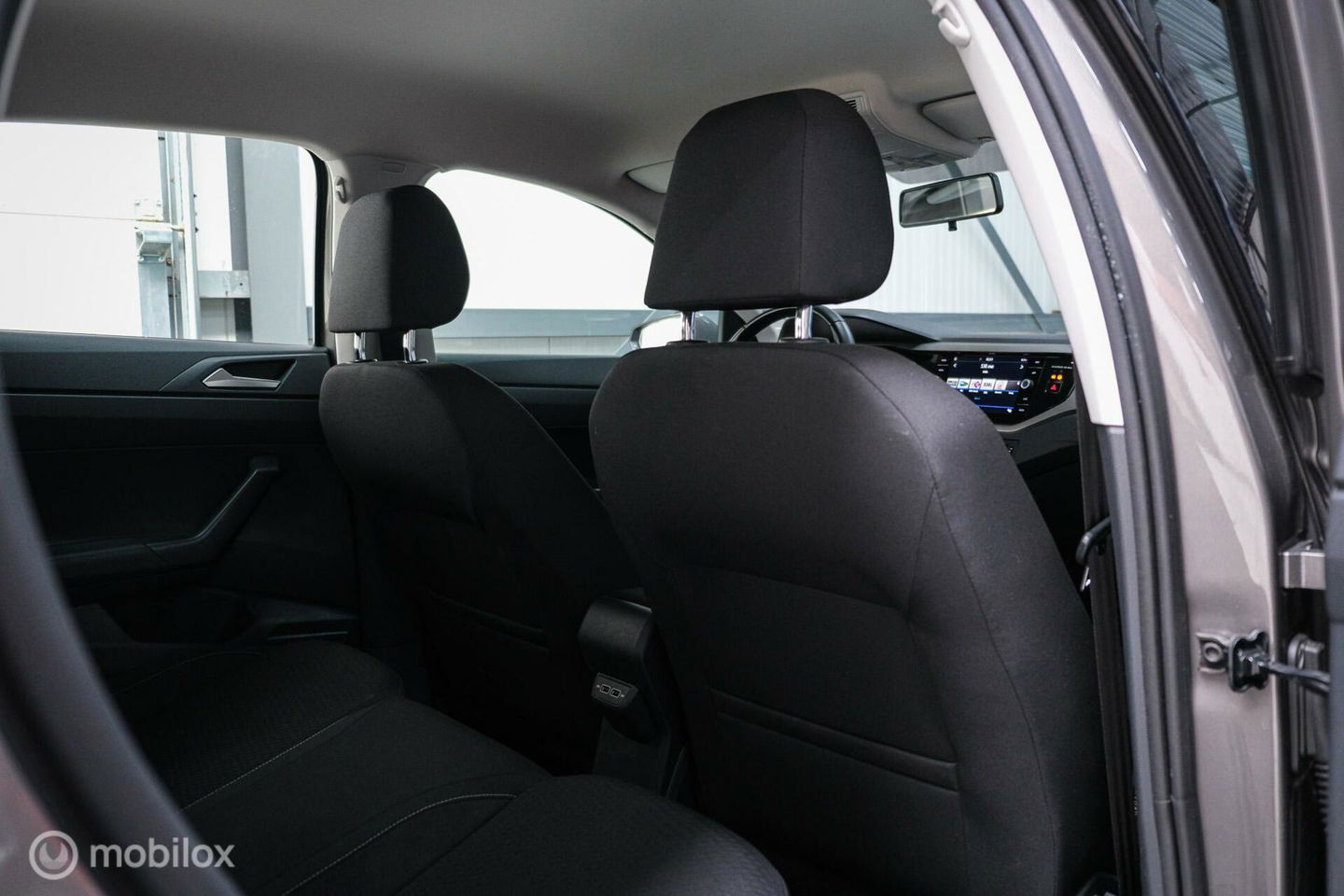 Volkswagen Polo 1.0 TSI Comfortline | Adaptive | NAP NL auto | DAB | All season | Limestone | LED | Navigatie |