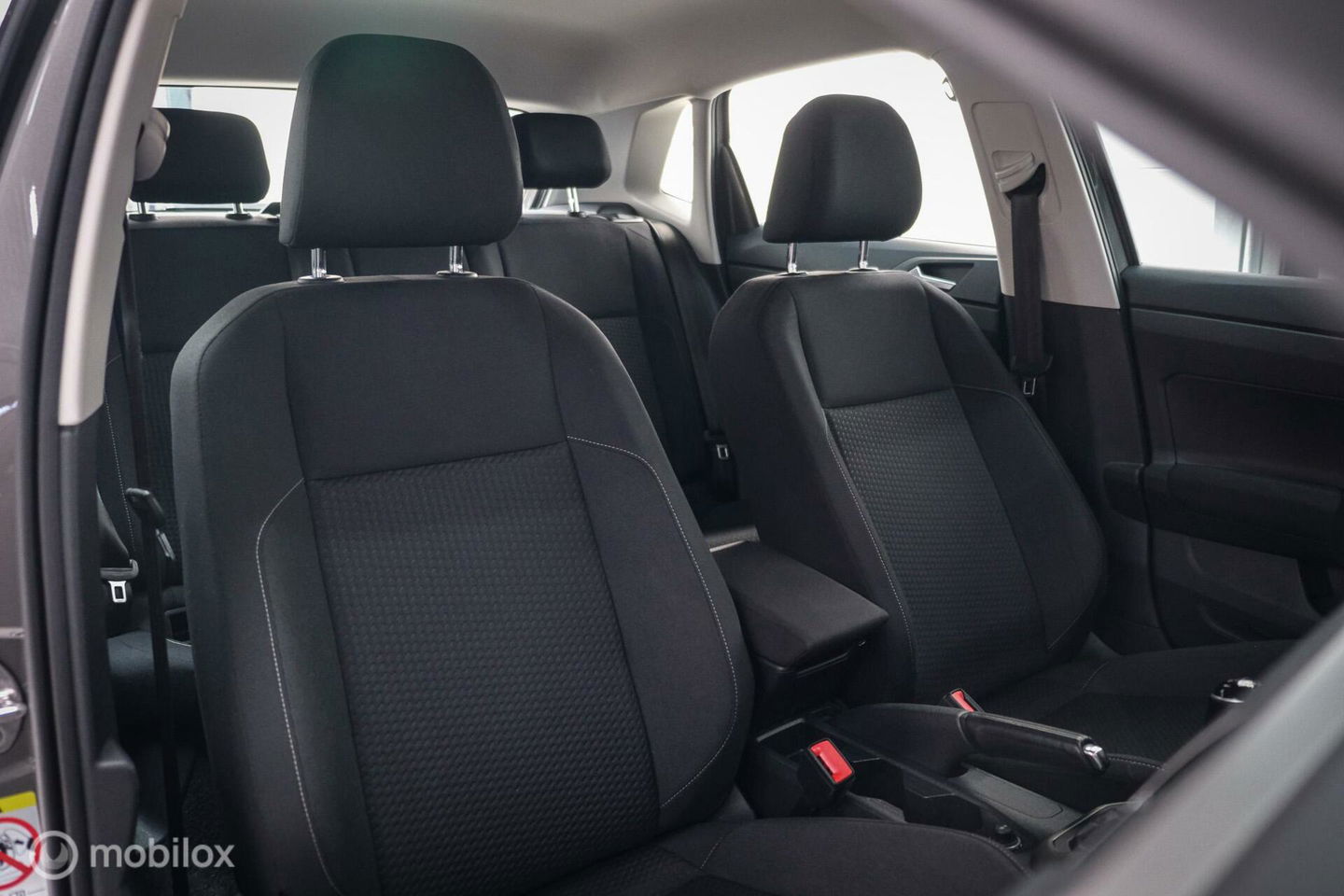 Volkswagen Polo 1.0 TSI Comfortline | Adaptive | NAP NL auto | DAB | All season | Limestone | LED | Navigatie |