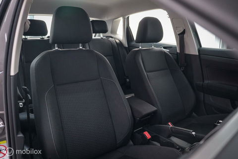 Volkswagen Polo 1.0 TSI Comfortline | Adaptive | NAP NL auto | DAB | All season | Limestone | LED | Navigatie |