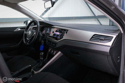 Volkswagen Polo 1.0 TSI Comfortline | Adaptive | NAP NL auto | DAB | All season | Limestone | LED | Navigatie |